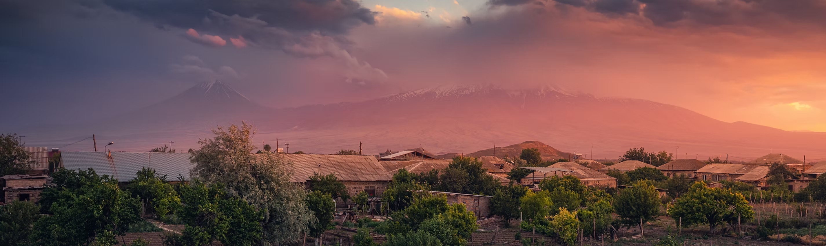 Paysage au coucher de soleil — villages des régions aidées